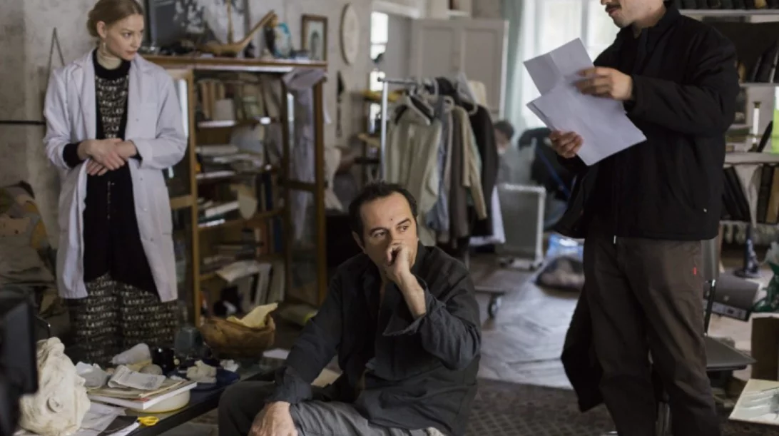 Κατ' Οίκον Περιορισμός