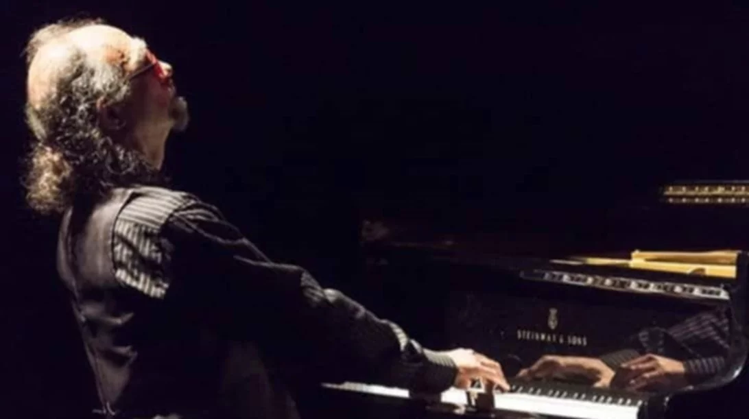 "Ηχο-Δράσεις" και αυτοσχεδιασμοί από τον δεξιοτέχνη των κρουστών Νίκο Τουλιάτο