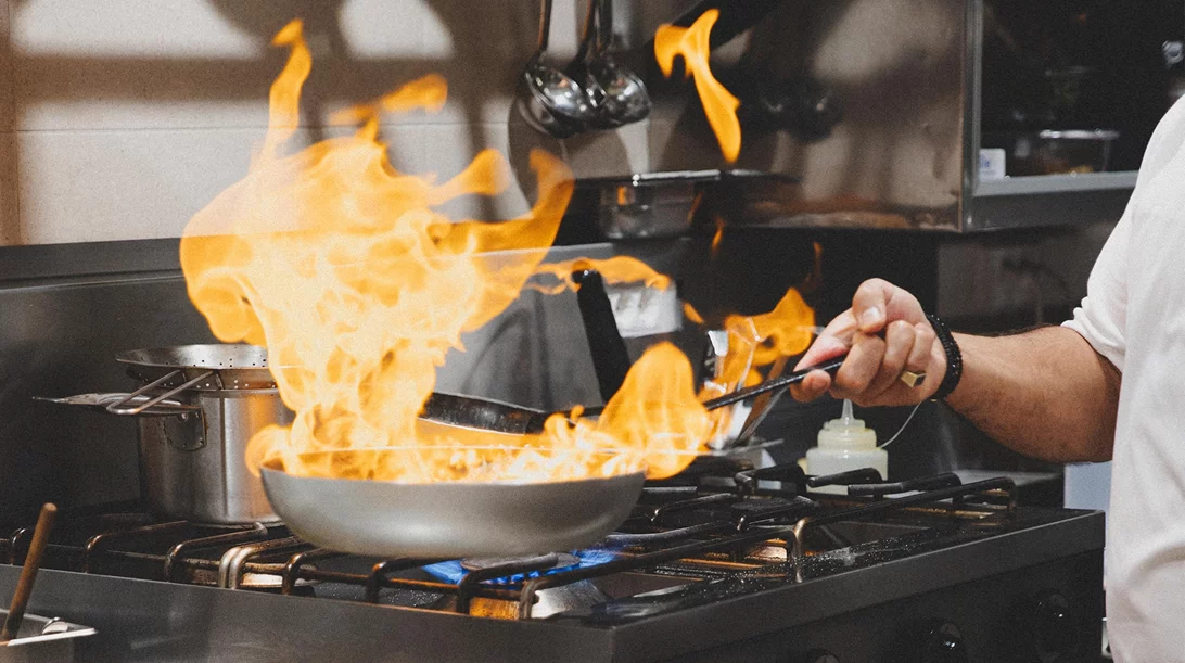 Flame: Η νέα εποχή ενός αγαπημένου εστιατορίου στη Βούλα