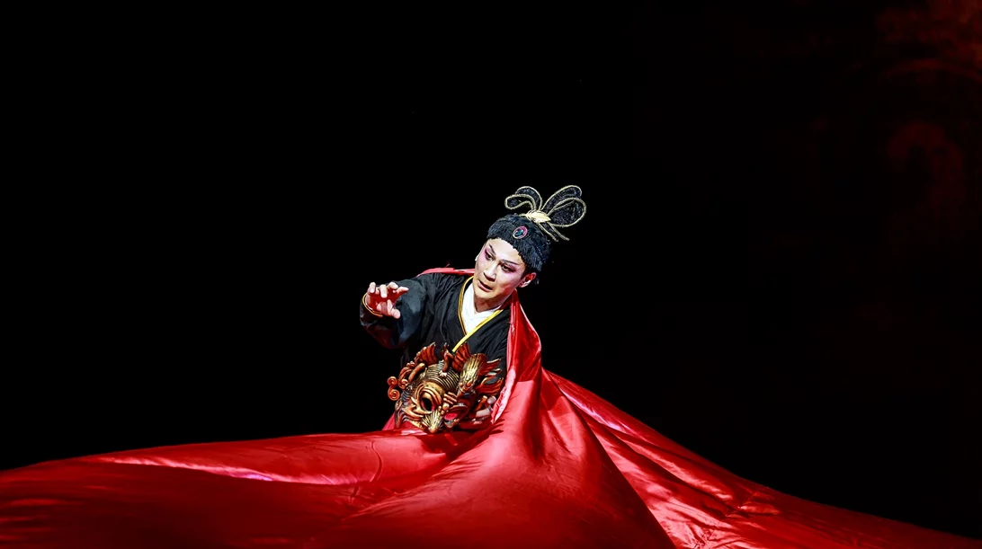 Το Εθνικό Θέατρο της Κίνας "ταξιδεύει" στο αεροδρόμιο της Αθήνας