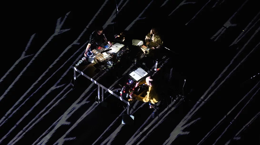 Πόσο εμπνέει σήμερα η κληρονομιά του Ανέστη Λογοθέτη; Απαντά το αφιέρωμα που παρακολουθήσαμε στην Εναλλακτική Σκηνή της Λυρικής