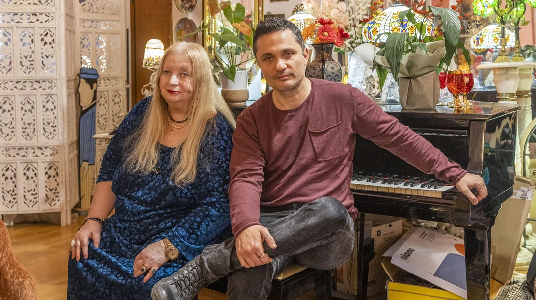 Συζητώντας "παραδοξιακά" με τη Λένα Πλάτωνος και τον Stergios T.