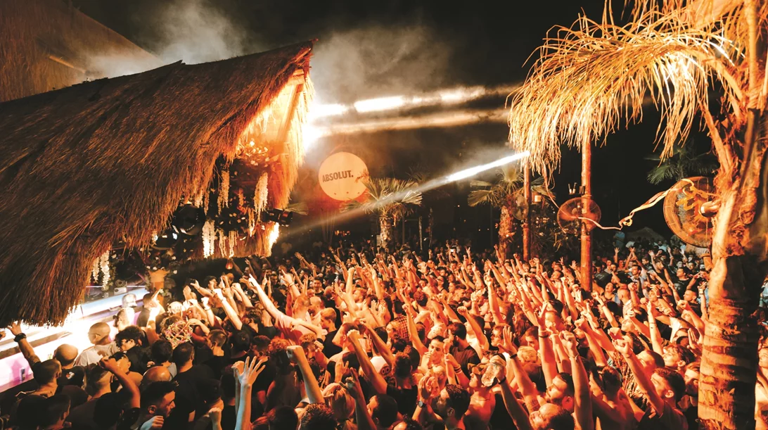 Το καλοκαίρι στο "Bolivar Beach Bar" ξεκινάει από νωρίς