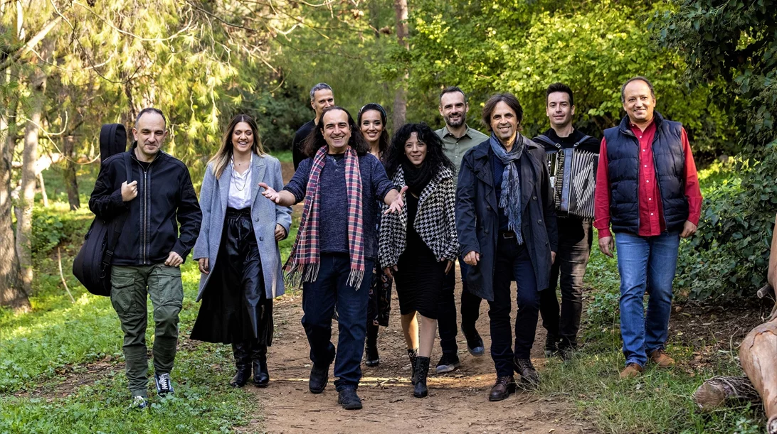 "Σταγόνες": Ο Μιχάλης Κουμπιός σε συναυλία με στοιχεία σύγχρονου βαριετέ