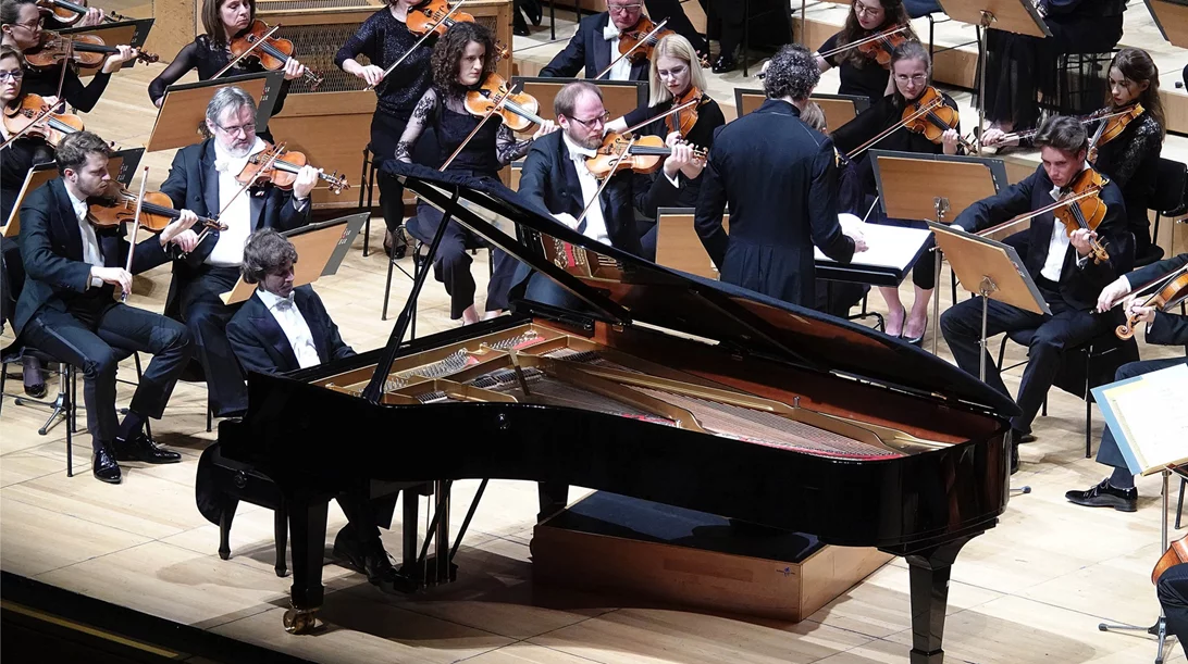 Συναυλίες Sinfonia Varsovia, Vox Clamantis & ρεσιτάλ Παπαρίζου: μια αποτίμηση τριών προπασχαλινών μουσικών εκδηλώσεων