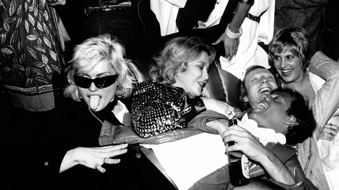 Ο Αλέξανδρος Χριστόπουλος αναβιώνει το "Studio 54" στο "Athenee"