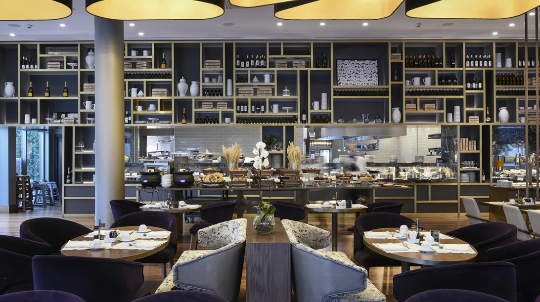 "Makedonia Palace", Θεσσαλονίκη: Ανάσταση αγναντεύοντας το Θερμαϊκό