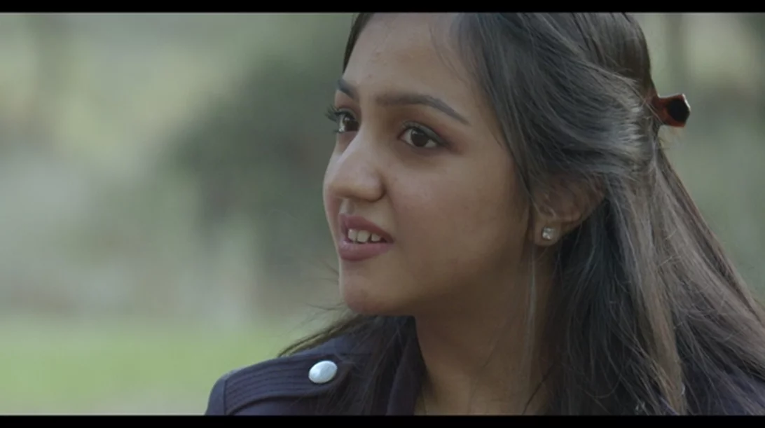 "Ξεριζωμένοι" στην Ταινιοθήκη: Το ντοκιμαντέρ της Ελένης Αλεξανδράκη φωτίζει τις τραυματικές εμπειρίες παιδιών ανά το κόσμο