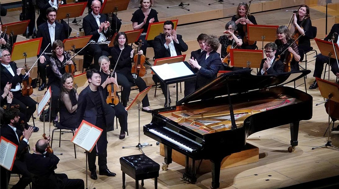 Παρέλαση και εντυπωσιακές επιδόσεις των νέων αστέρων της κλασικής μουσικής στο Μέγαρο!