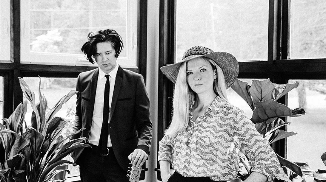 Προετοιμαστείτε για το desert noir ταξίδι των Still Corners στο "Gagarin 205"