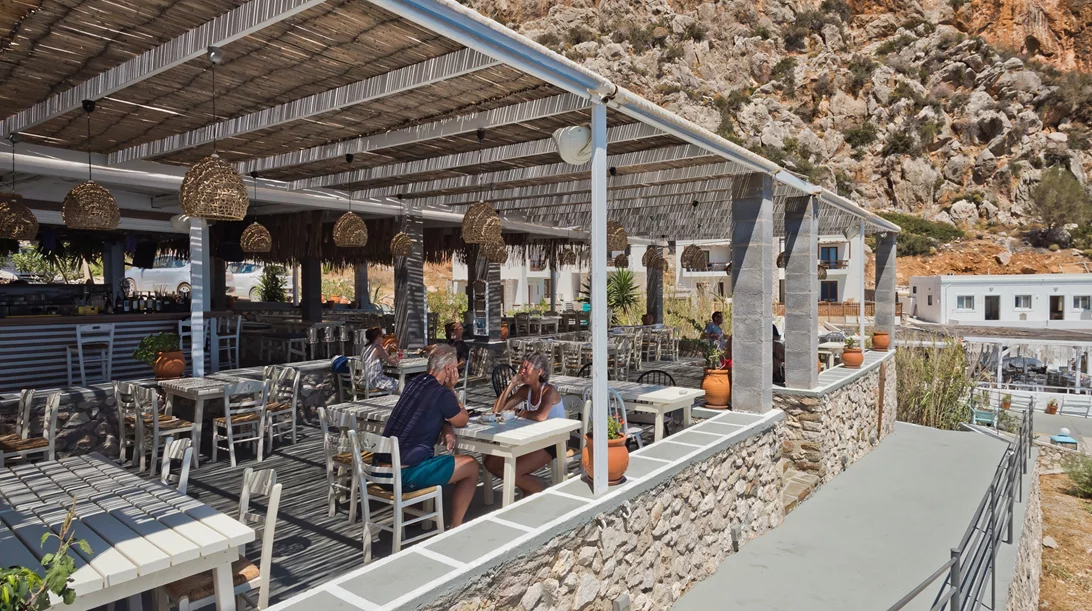 "Κελάρια", Κάρπαθος: Γευστική εμπειρία με θέα το γαλάζιο του Αιγαίου