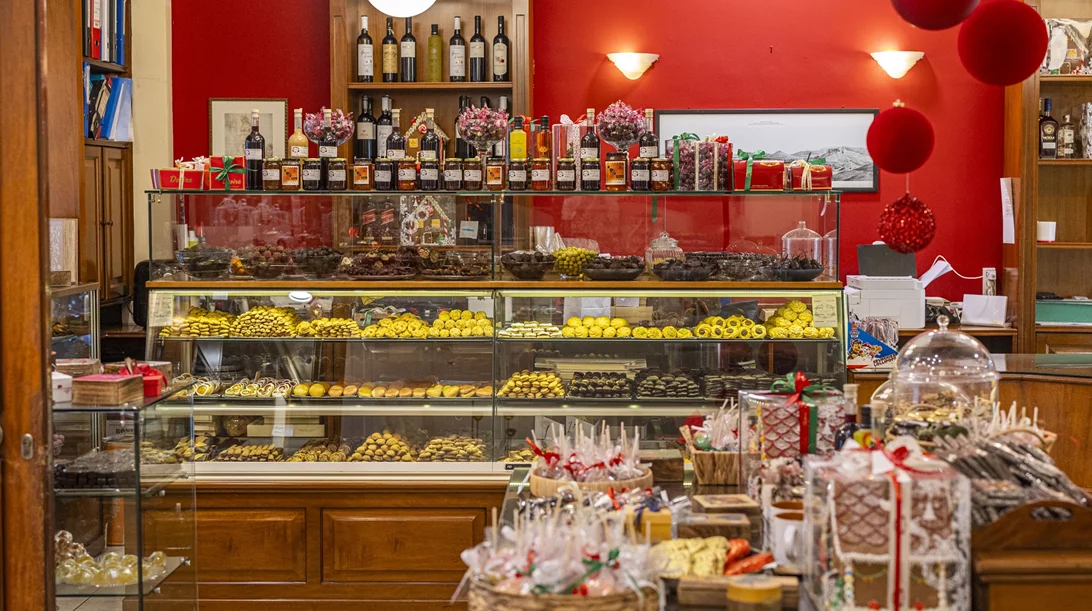 Desire: Η ζαχαροπλαστική της παλιάς αριστοκρατικής Αθήνας ξαναζεί!