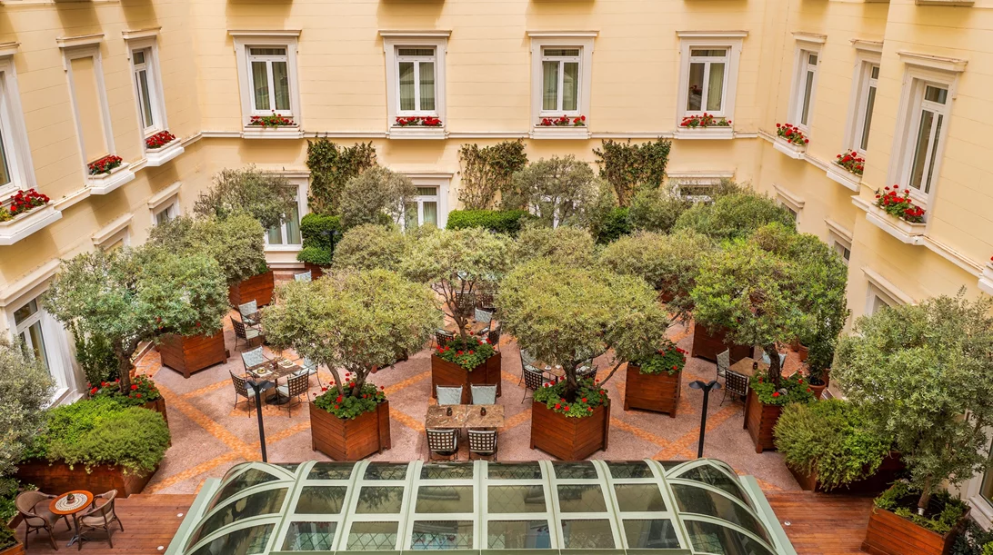 Μια κατακόκκινη βραδιά γαστρονομίας και οίνου στη Μεγάλη Βρεταννία