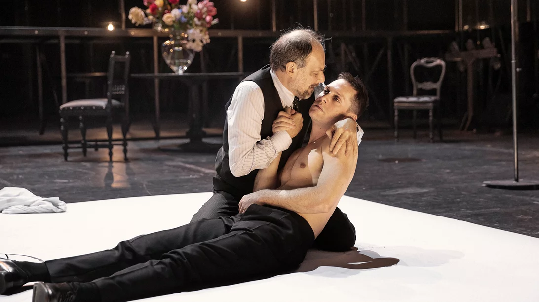 "Ταρτούφος ή ο υποκριτής" σαν αστικό δράμα: Είδαμε στο Παρίσι την παράσταση του Ίβο βαν Χόβε που έρχεται στο Φεστιβάλ Αθηνών