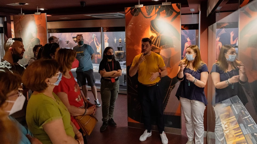 Ξεναγήσεις στη νοηματική γλώσσα στο Μουσείο Κυκλαδικής Τέχνης