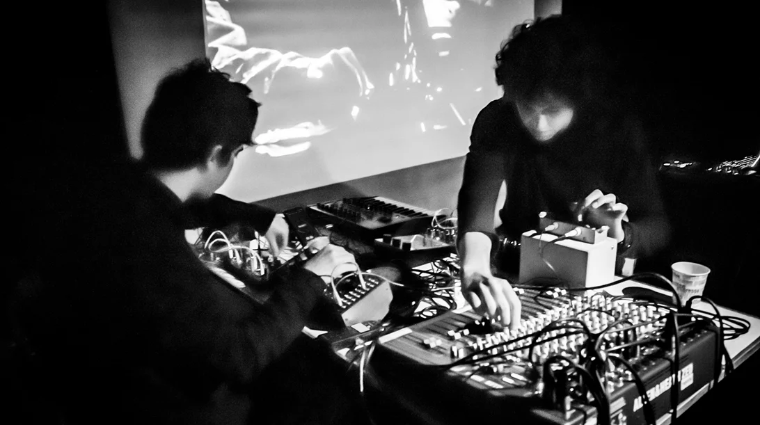 Το "Strange" της Στέγης δίνει το μικρόφωνο στην Gen Z