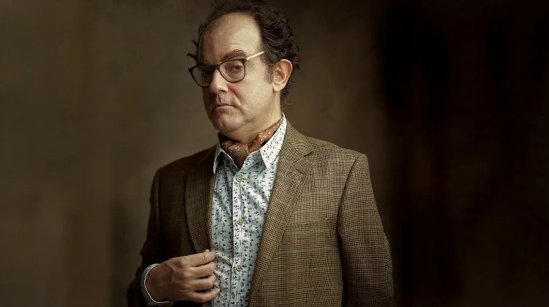 Ο Θανάσης Δήμου των "Εύθυμων κυράδων" μιλάει για τον Σαίξπηρ και τα 80s