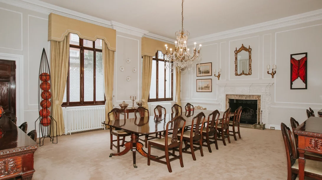 12 σύγχρονοι καλλιτέχνες τιμούν τον Γιώργο Σεφέρη με μια έκθεση στην ελληνική πρεσβευτική κατοικία στο Λονδίνο