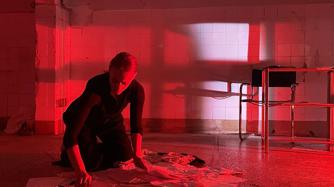 "Room 87": μία περφόρμανς των γυναικείων φωνών