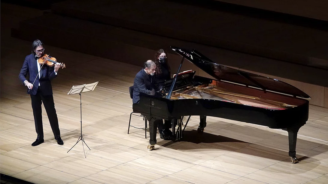 Η μαγεία του βιολιού: συγκλονιστικές εμφανίσεις Καβάκου και Μιντόρι στο Μέγαρο