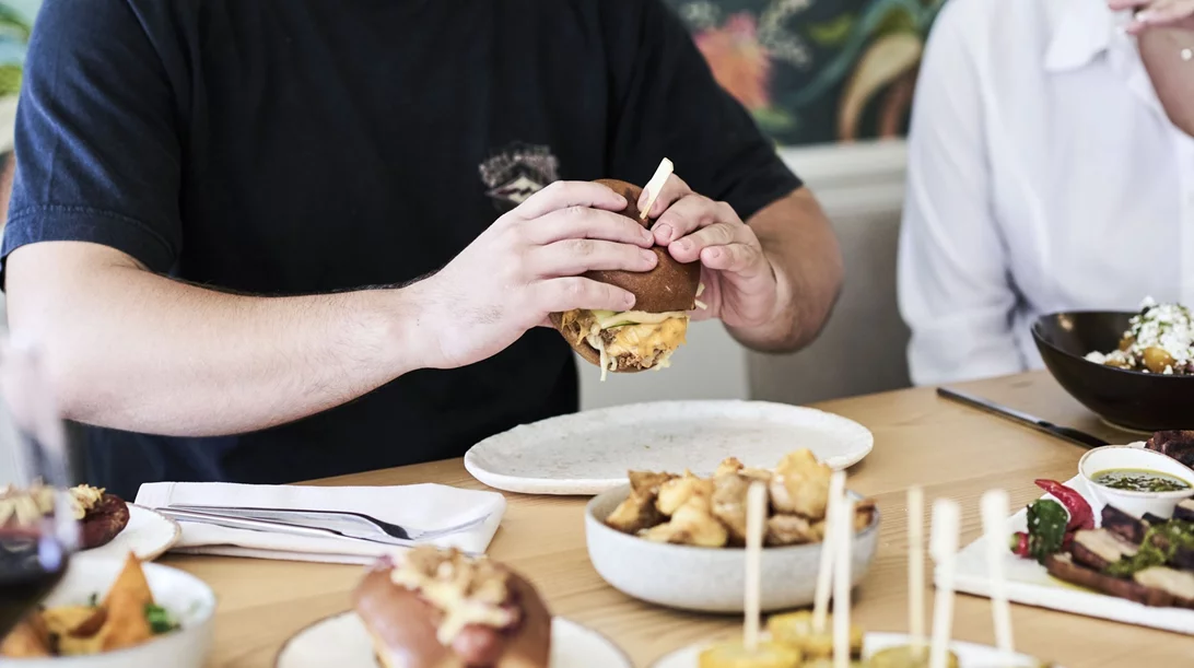 Σάββατο με BBQ στο  Colonial στο Golf της Γλυφάδας