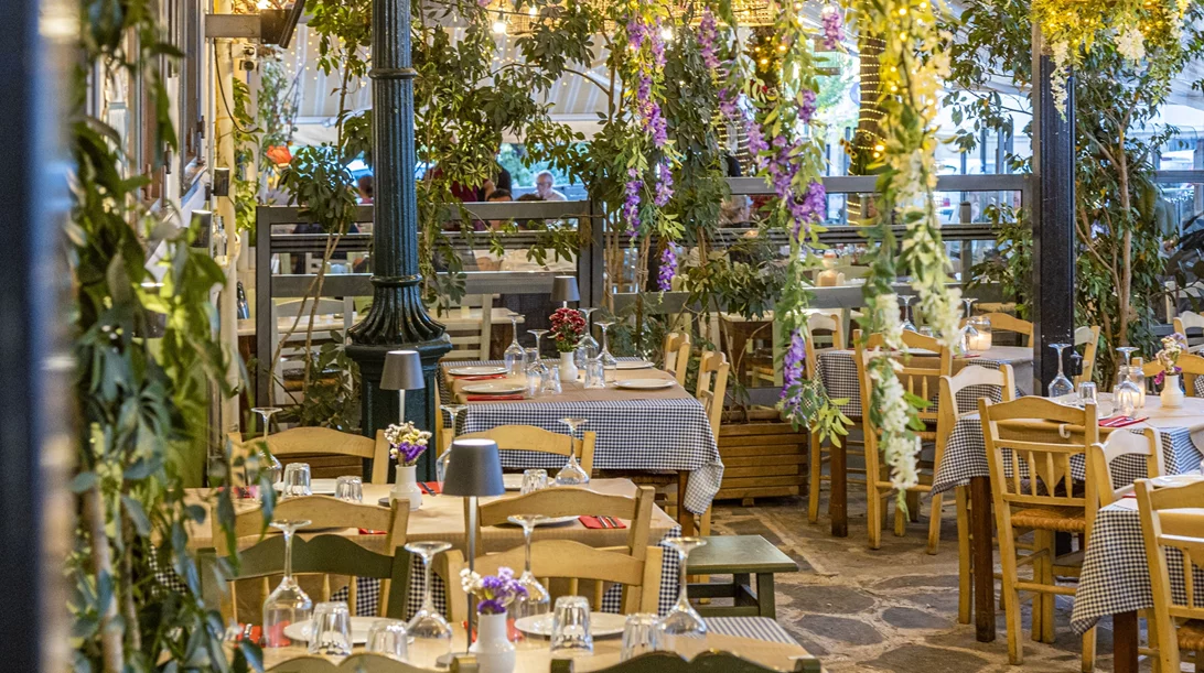 "Αμπιμπάγιο": Στη γαστροταβέρνα του Θησείου όλη τη Μεγάλη Εβδομάδα οι τράτες φέρνουν και η κουζίνα σολάρει!