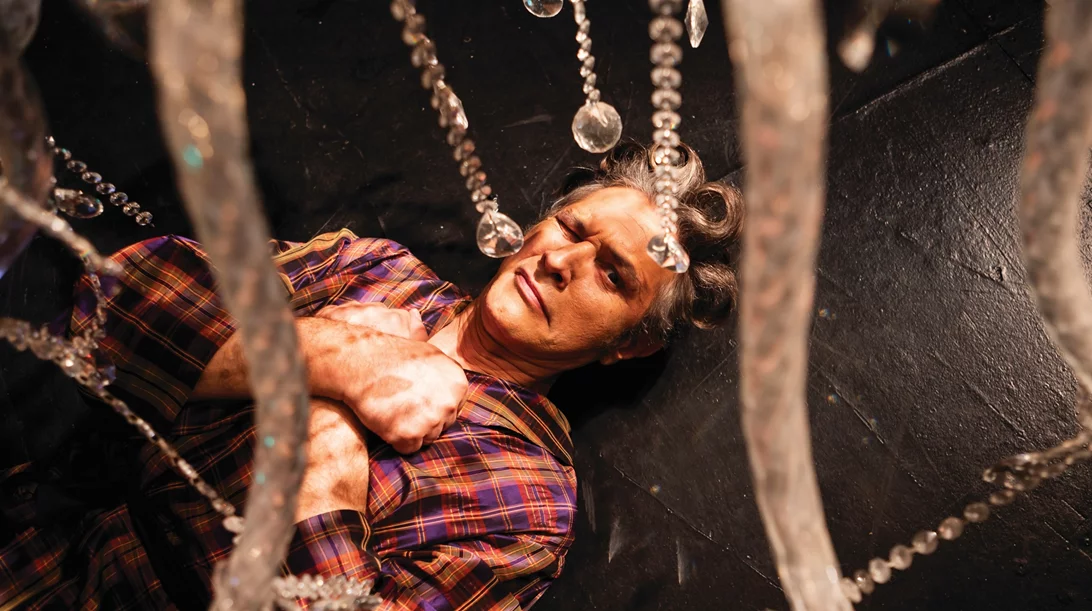 Αιμίλιος Χειλάκης: "Το σπουδαίο στην τέχνη είναι να νιώθεις ότι κάποιος μίλησε για σένα"