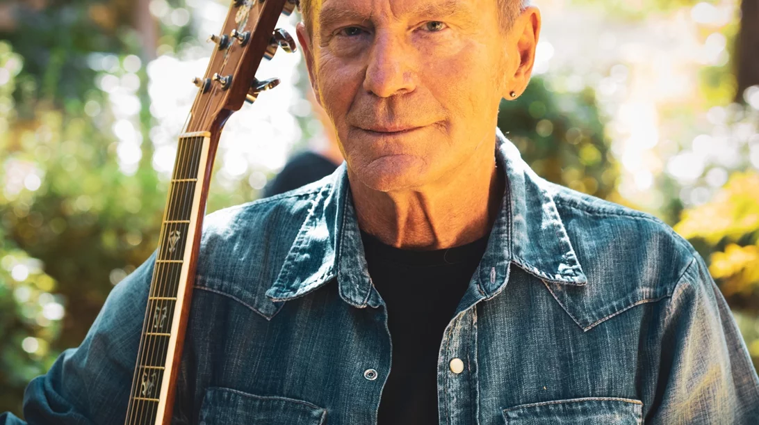 Βαγγέλης Γερμανός: "Η βασική δουλειά του τραγουδοποιού είναι να παίζει τα τραγούδια του, όπου και όπως μπορεί"