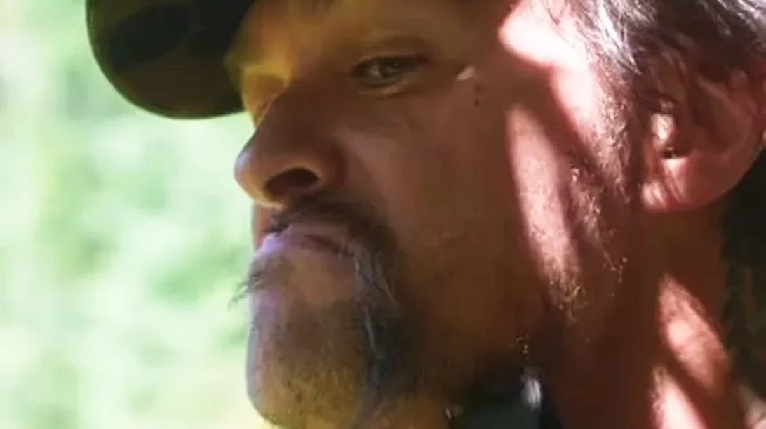 Σε άλλα νέα, ο Τζέισον Μομόα ξυρίστηκε μετά από 6 χρόνια