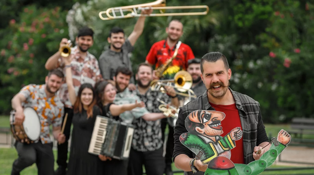 "Το λεωφορείο του Καραγκιόζη": Ένα θεατρικό ταξίδι για όλες τις ηλικίες