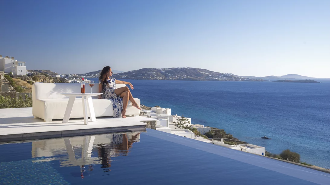 "Mykonos Riviera Hotel & Spa" και "Lafs": Μια αξέχαστη εμπειρία διαμονής και γεύσης με φόντο το Αιγαίο