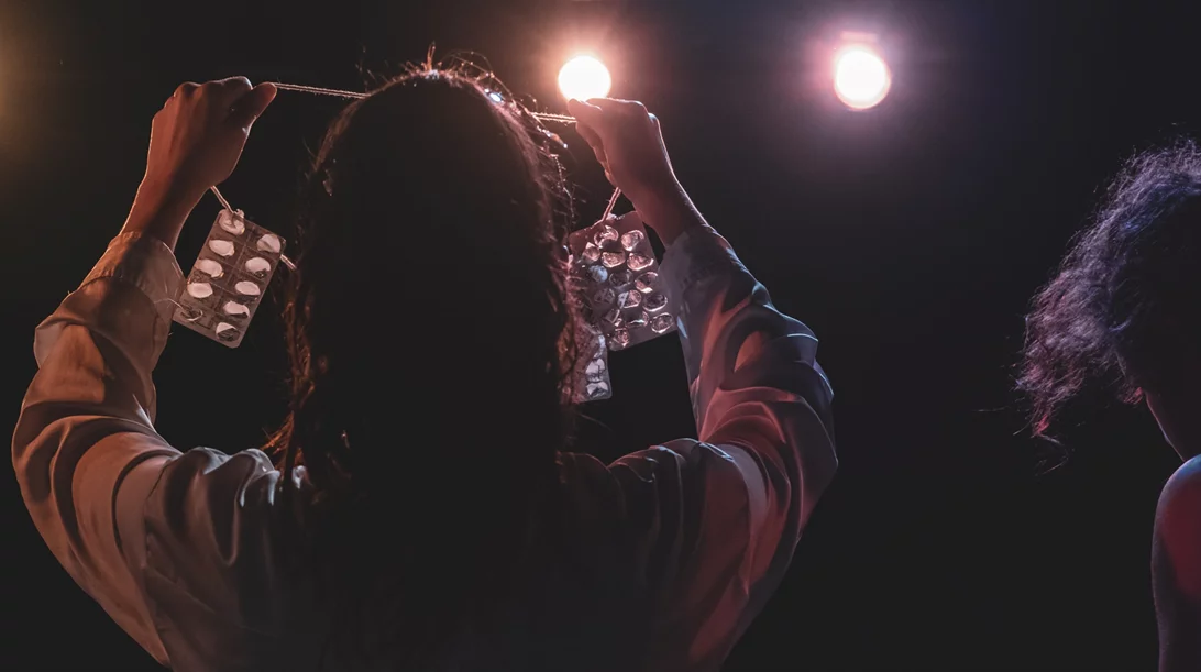 "Αφήνω ανοιχτά": Μία παράσταση για την διπολική διαταραχή