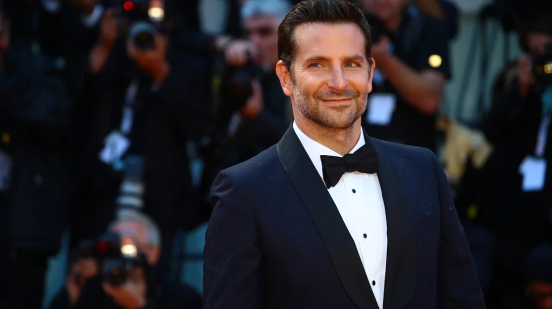 O Μπράντλεϊ Κούπερ πρωταγωνιστεί στο 'Bullitt' του Στίβεν Σπίλμπεργκ