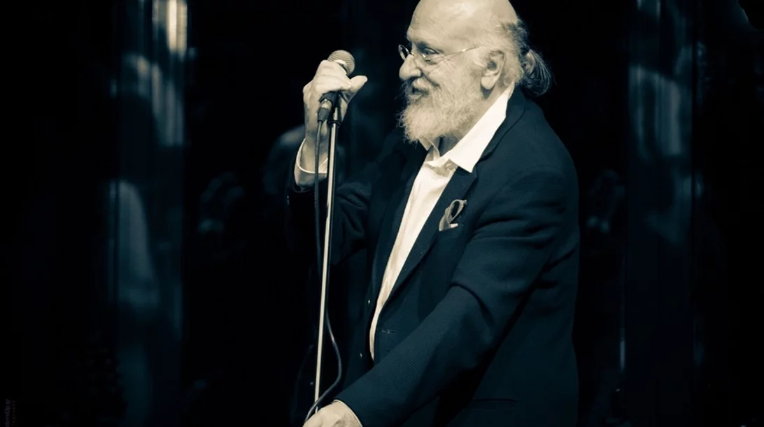 Διονύσης Σαββόπουλος: Συμφωνικώς συζητήσιμος στο (sold out) Μέγαρο Μουσικής, μα γενικώς υπέροχος