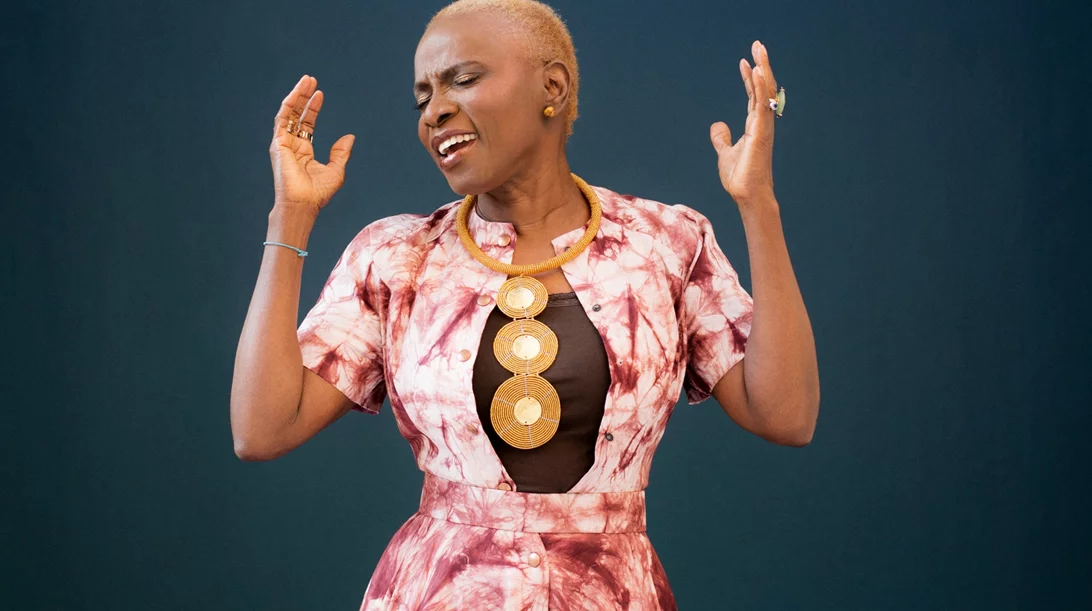Angélique Kidjo: "Όταν κοιτάς τη Γη από το Διάστημα δεν υπάρχουν σύνορα"