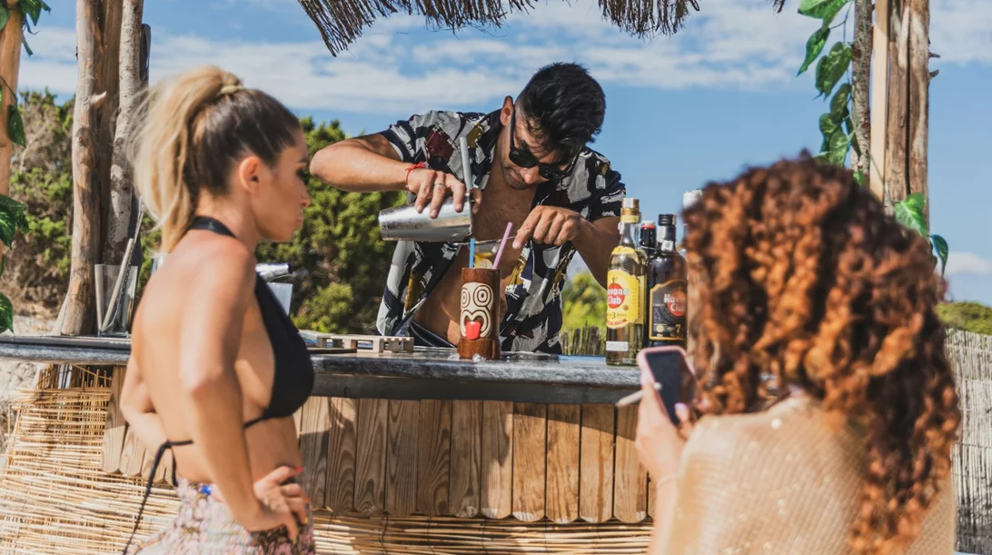 Στον Πύργο Πειραιά παίζει χαβανέζικο πάρτι και live DJ sets