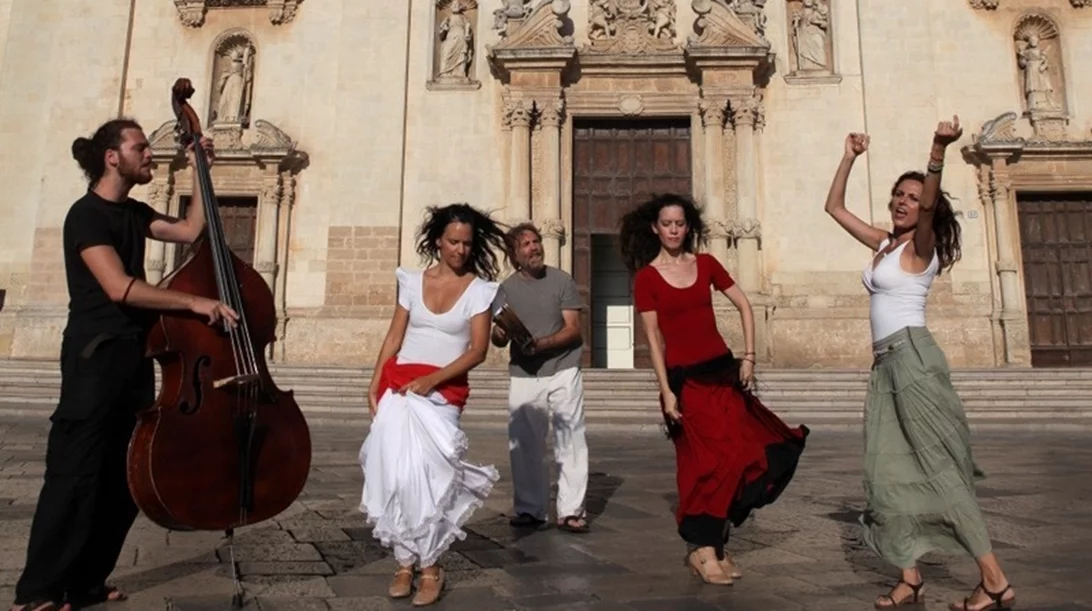 Πρωτομαγιά με τους Encardia στο Theatre of the No
