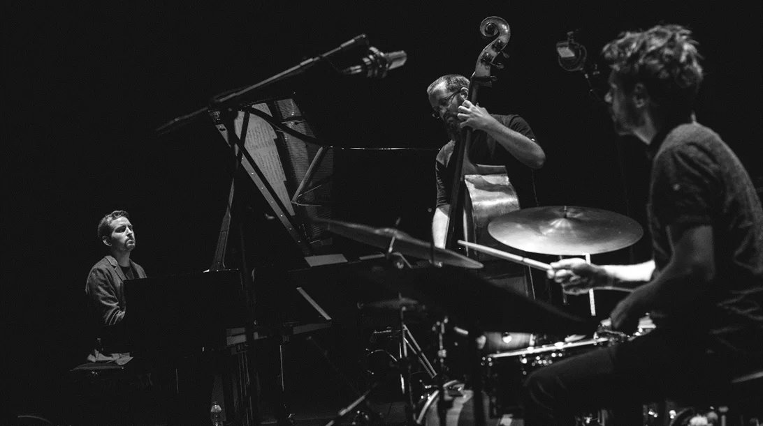 Το Pablo Held Trio σε μια φθινοπωρινή συναυλία και ένα δωρεάν masterclass στο Goethe-Institut