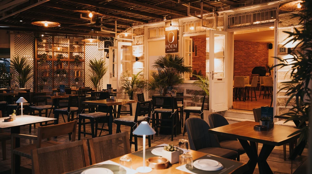 "Poem Gastro Bar", Σύρος: αξέχαστο brunch, αλλιώτικο comfort food, κοκτέιλ και all-day αλεγκρία στο νέο hot spot της Ερμούπολης