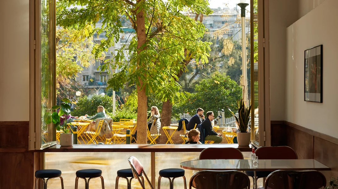 Το "Βενιαμίν" είναι το ανεπιτήδευτο καφέ μπαρ που έλειπε από το Παγκράτι