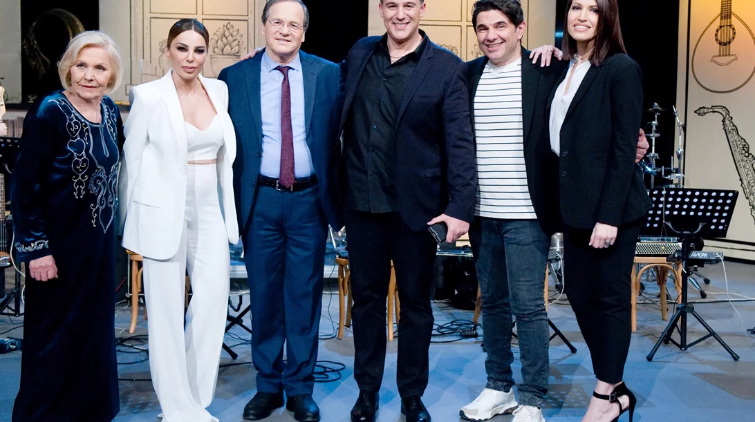 Αυθεντικές λαϊκές επιτυχίες του Θόδωρου Δερβενιώτη στην "Αυλή των Χρωμάτων"