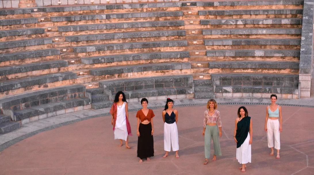 "Φευγαλέο και Αιώνιο": Μια εικαστική περιπλάνηση στον κύκλο της ζωής και του θανάτου