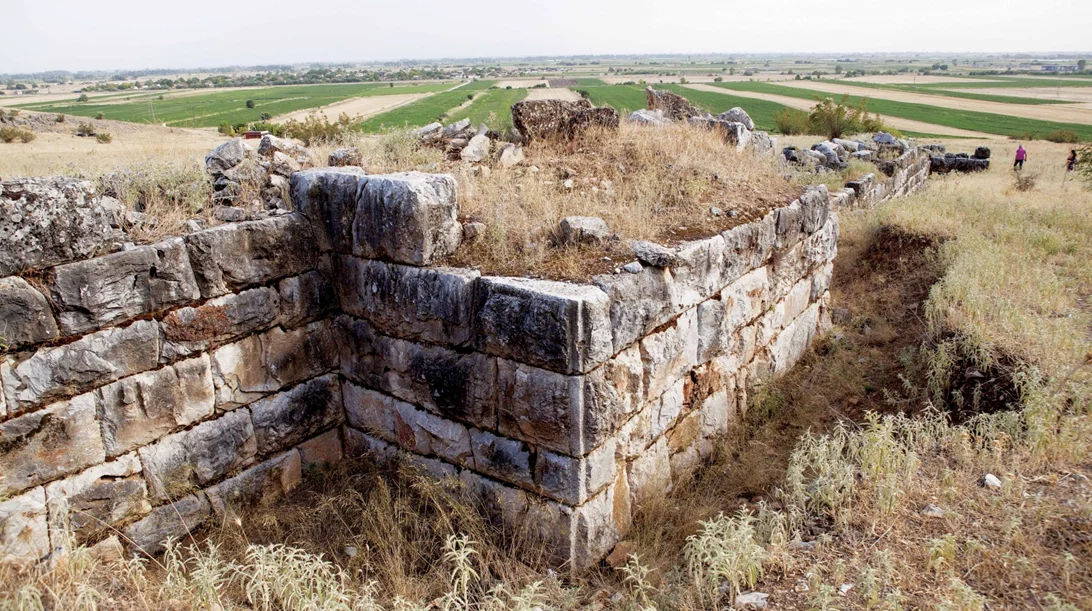 ΥΠΠΟ: Σε εξέλιξη η αποκατάσταση της ακρόπολης της Αρχαίας Πέλιννας