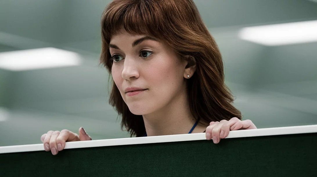 Η Μπριτ Λόουερ μεταφέρεται από το set του "Severance" στη νέα σειρά του Netflix