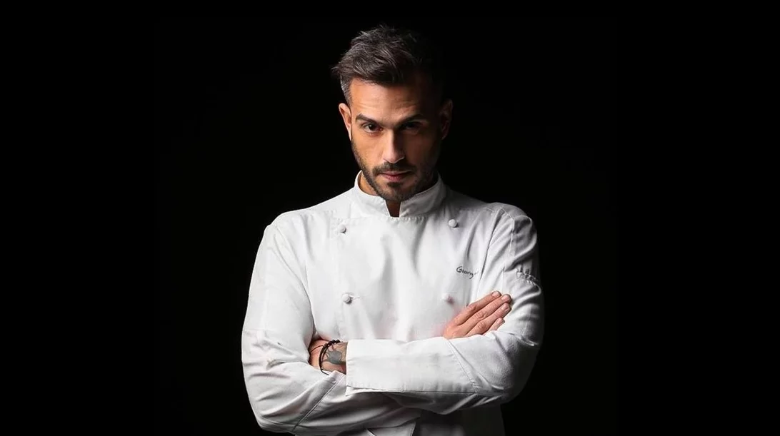 25: Ο Γιώργος Τσούλης ετοιμάζει γαστρονομική ταβέρνα στο Μικρολίμανο