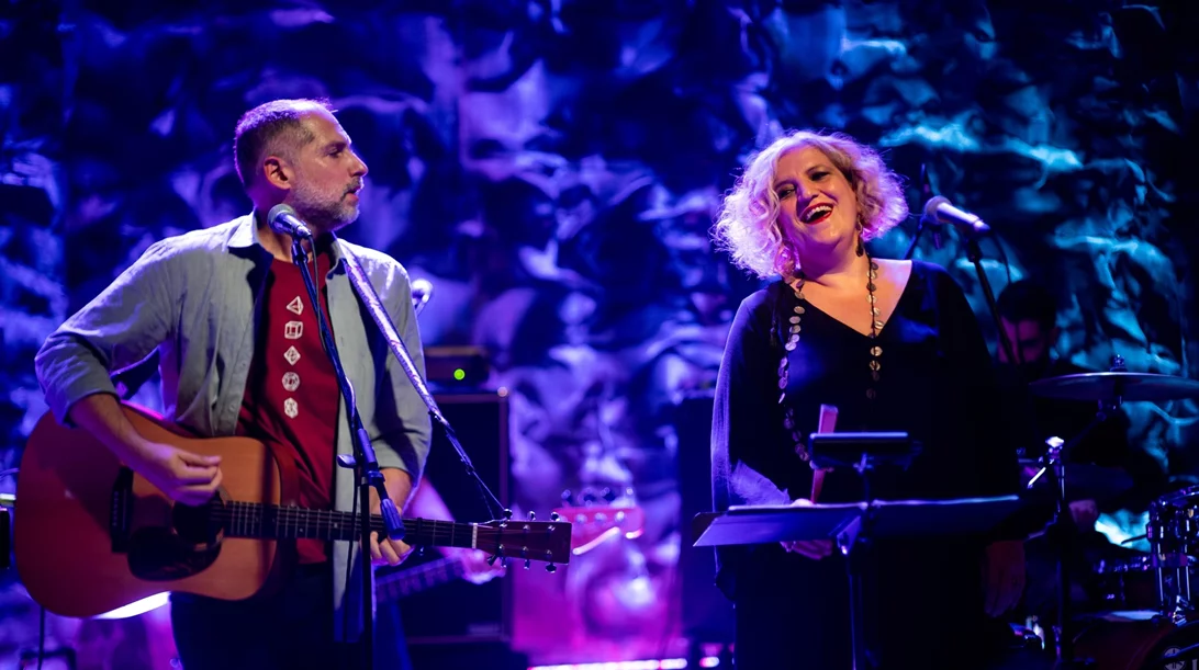 Μάρθα Φριντζήλα & Ορέστης Ντάντος: Βουτάνε μαζί "Στα Βαθιά", ενθουσιάζοντας το club του "Σταυρού Του Νότου"