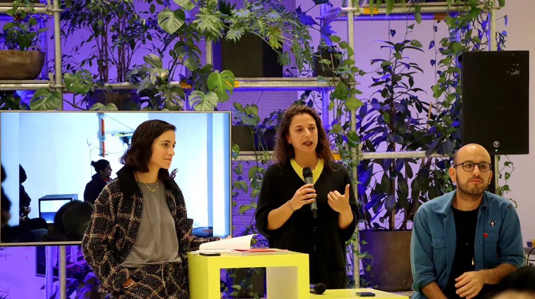 3 137: "Θέλουμε να μετατοπίσουμε τη συζήτηση στο πώς οι μικρότερης κλίμακας ιστοριογραφίες μπορούν να λειτουργήσουν σαν χορωδία"