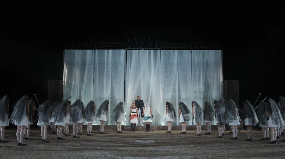 "Ικέτιδες": Συνεχίζει ακάθεκτη η παράσταση σε σκηνοθεσία της Μαριάννας Κάλμπαρη μετά το sold out της Επιδαύρου