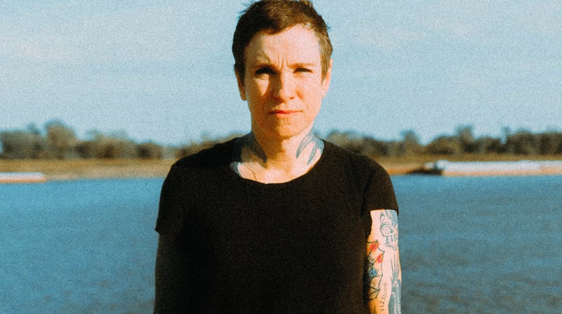 Laura Jane Grace: Πανκ, Αναρχισμός και "Transgender Dysphoria Blues"