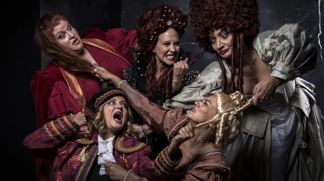 Το Vault γιορτάζει 10 χρόνια με την παράσταση "Elizadeth" του Δημήτρη Καρατζιά